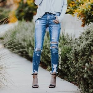 Kan Can Distressed Light Wash Skinny Jeans